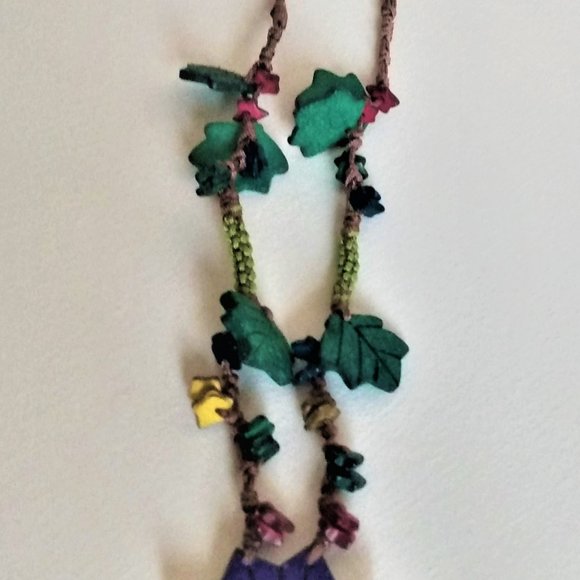 Multi-Colored Coconut Shell Flower Necklaces-Pointed Petals - Picture 7 of 8